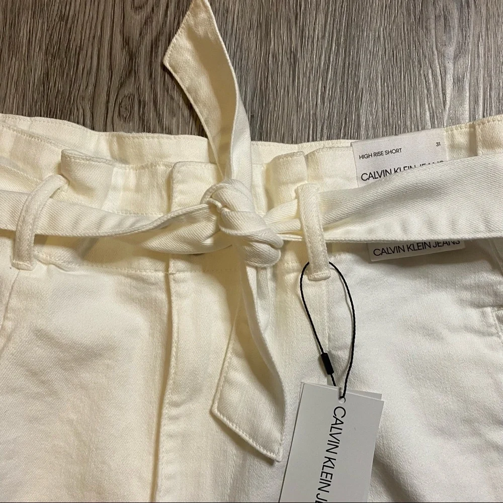 - Calvin Klein white high rise paperbag style shorts size 31 - Picture 4 of 8